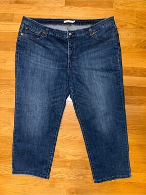 Levi's Boyfriend Jeans Medium Wash Size 42” Waist Measured.